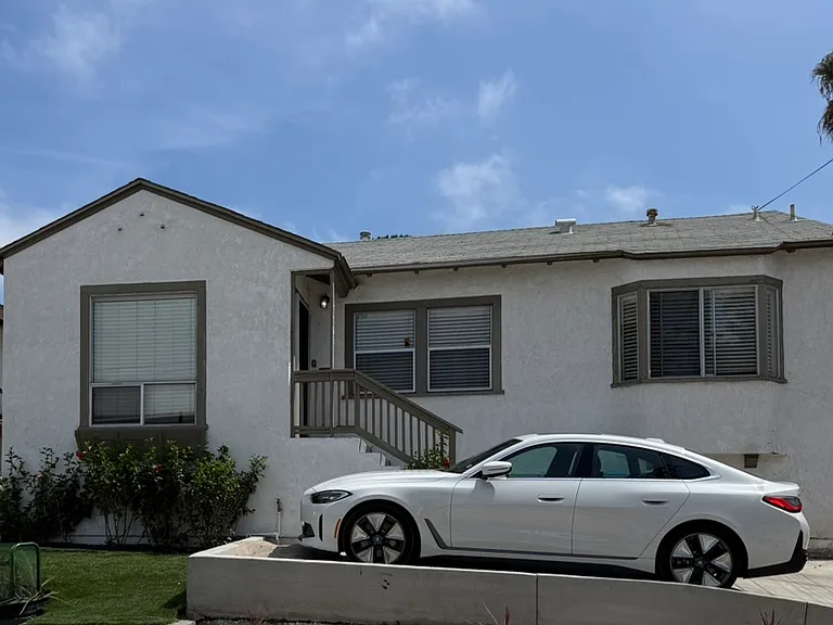 3723 Columbia St — Photo 2
