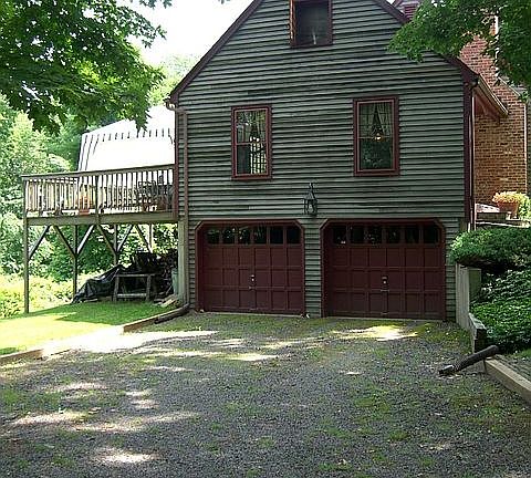 Driveway/garages/deck