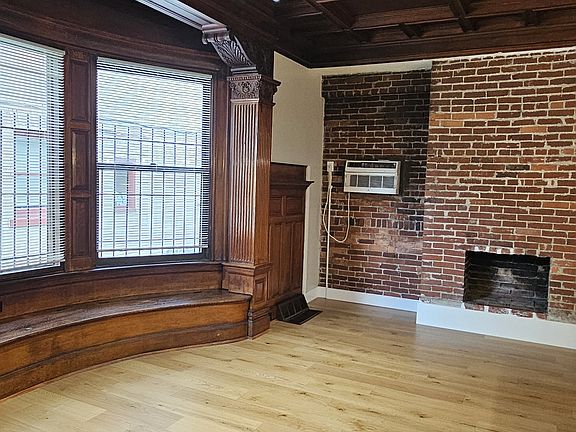 3rd image of 146 S Fairmount St APT 1