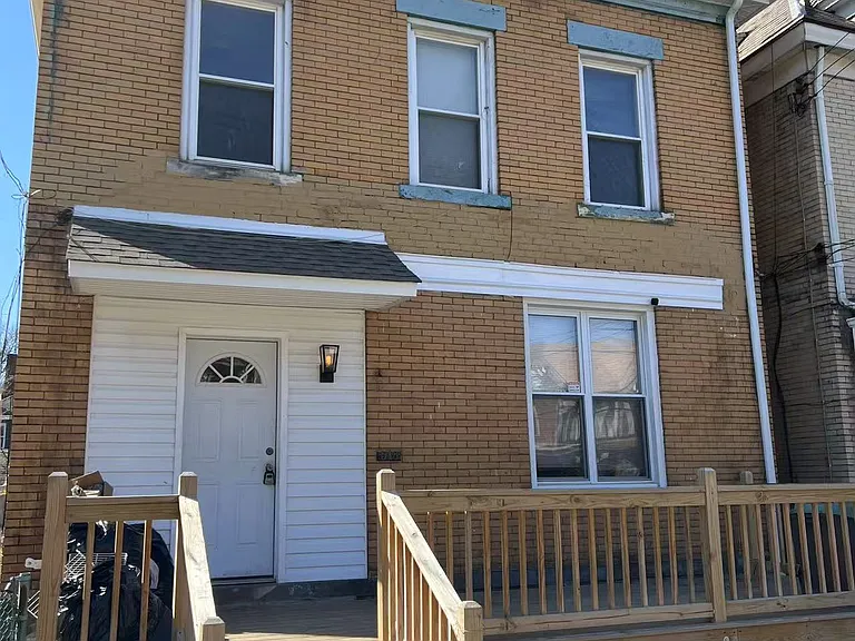 518 Holmes St — Photo 1