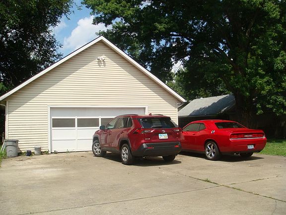4th image of 6937 Noble Ave