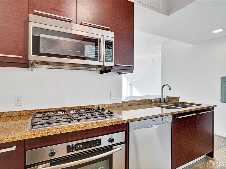 425 1st St #3605 — Photo 3