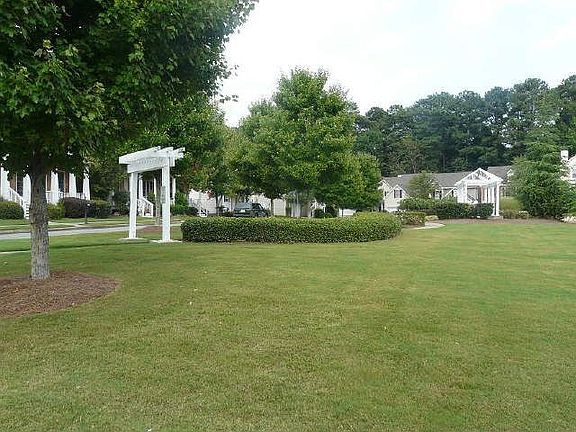 4th image of 814 Flagstone Ln SE