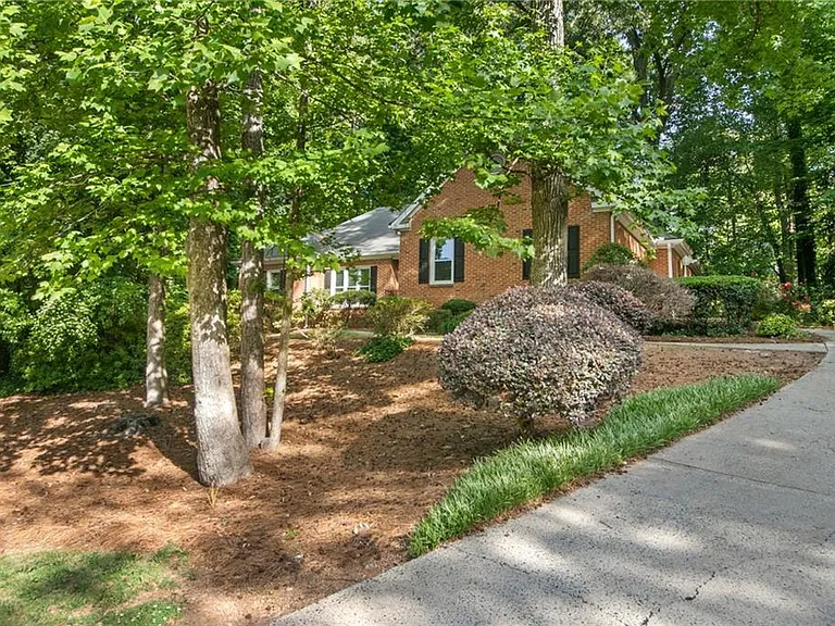 1055 Downing Ct NE — Photo 3