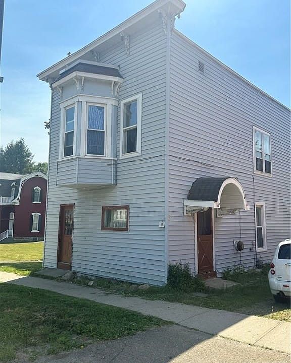 1st image of 11 E Main St