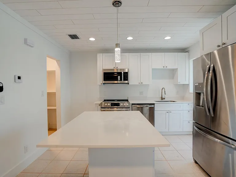 1650 N Riverside Dr #210 — Photo 7