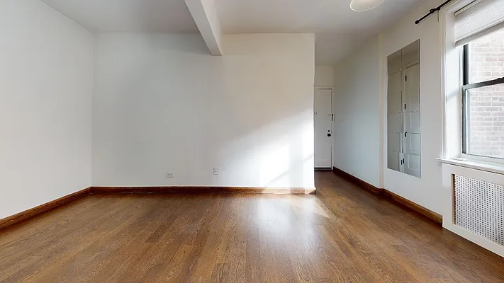 Rented by Bond New York | media 30