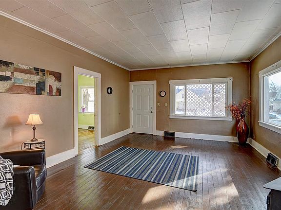 5th image of 2727 E Diamond Ave