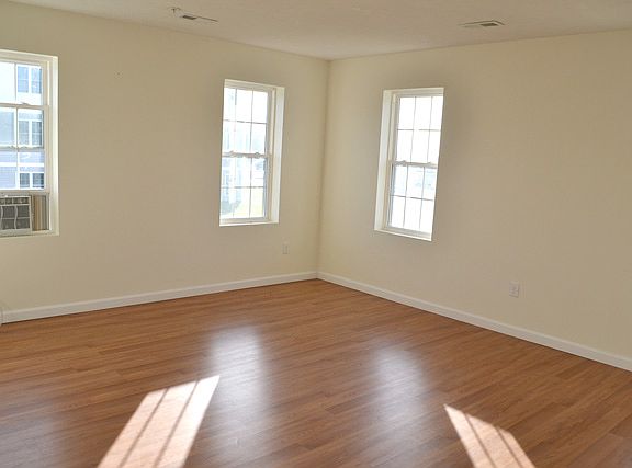 5th image of 9 Springhouse Trl Unit 21
