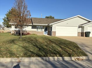 506 Clover Ln, Hesston, KS 67062