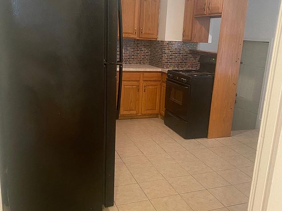 3rd image of 6209 62nd Ave Floor 1