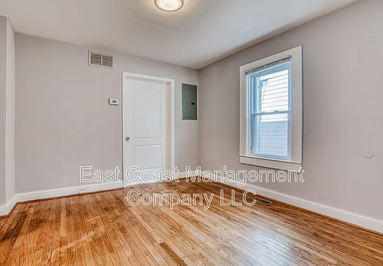 214 Center St — Photo 17