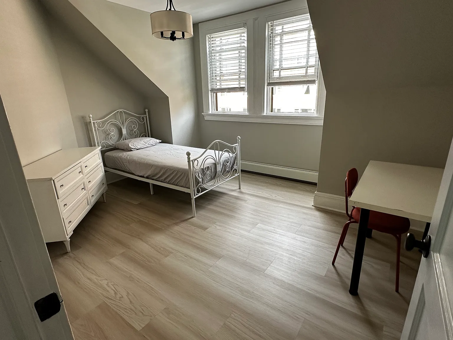 1 bed, 250 sqft, $1,300 — Photo 4