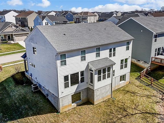 5th image of 1685 Ardennes Oak Dr