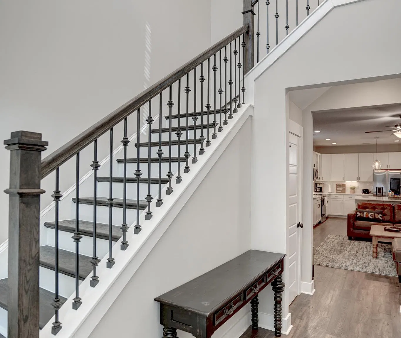 3 bed, 2.5 bath, 1660 sqft, $3,200 — Photo 2