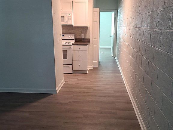 2nd image of 1177 E Lloyd St #110