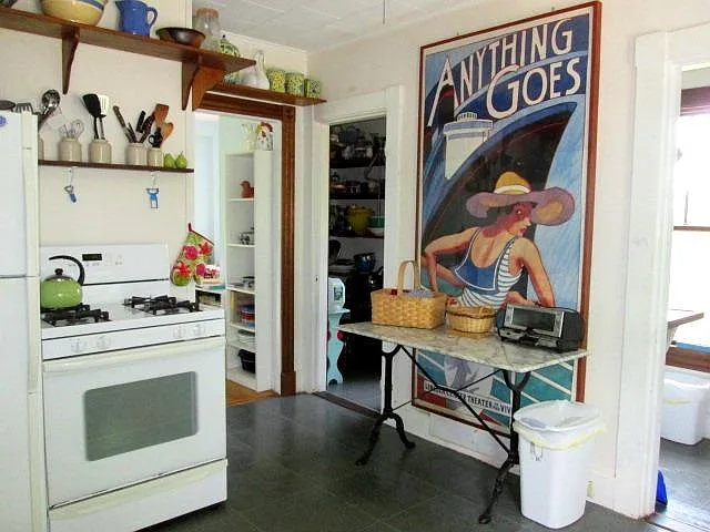 3 bed, $2,000 — Photo 2