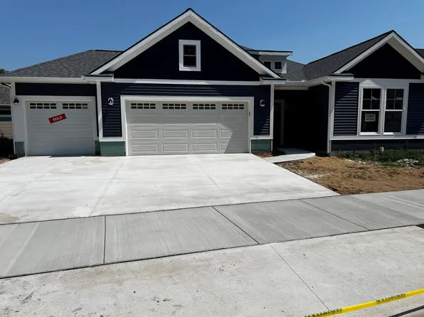 17504 Baltrusol Dr, Spring Lake, MI 49456