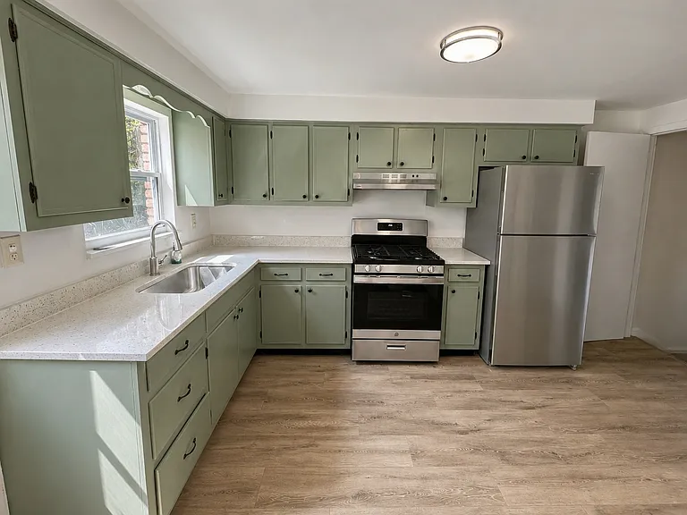 519 Windsor Ave — Photo 2