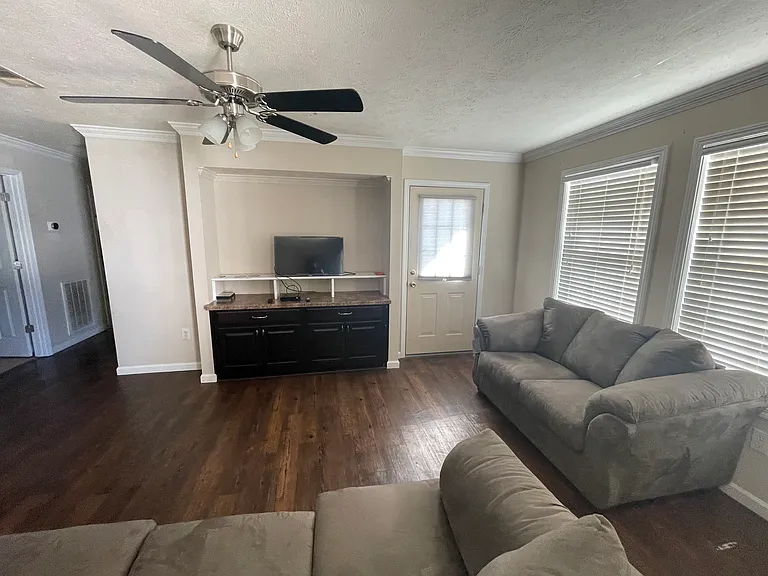 300 Carver Dr #14 — Photo 3