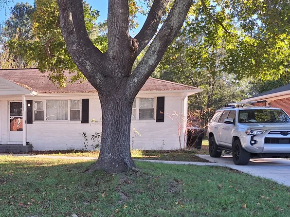 1327 Credle Rd #B, Virginia Beach, VA 23454