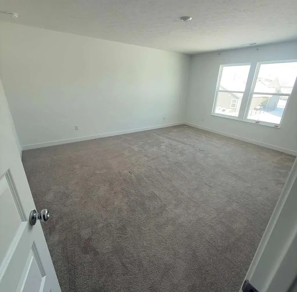 4 bed, 2006 sqft, $2,200 — Photo 3
