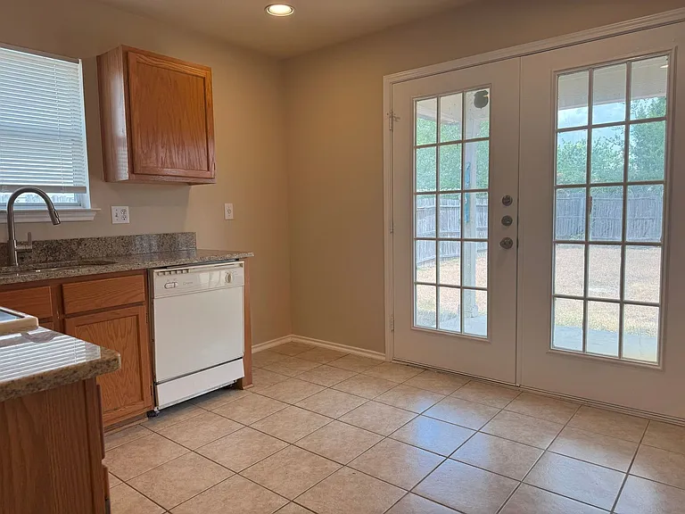 9061 Clearwood Path — Photo 7