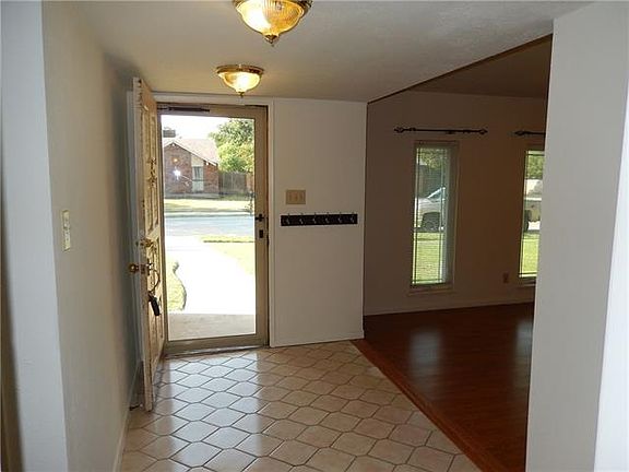 3rd image of 459 Woodhurst Dr