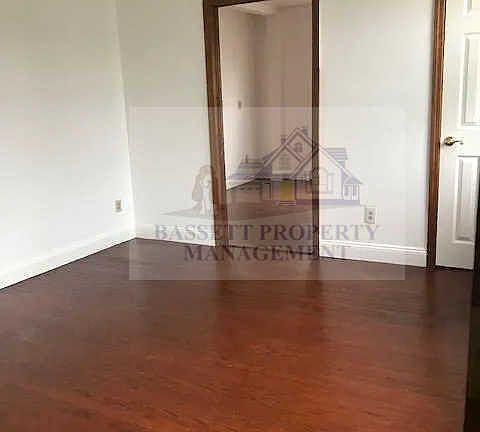 3rd image of 909-911 Maplewood Ave Floor 3