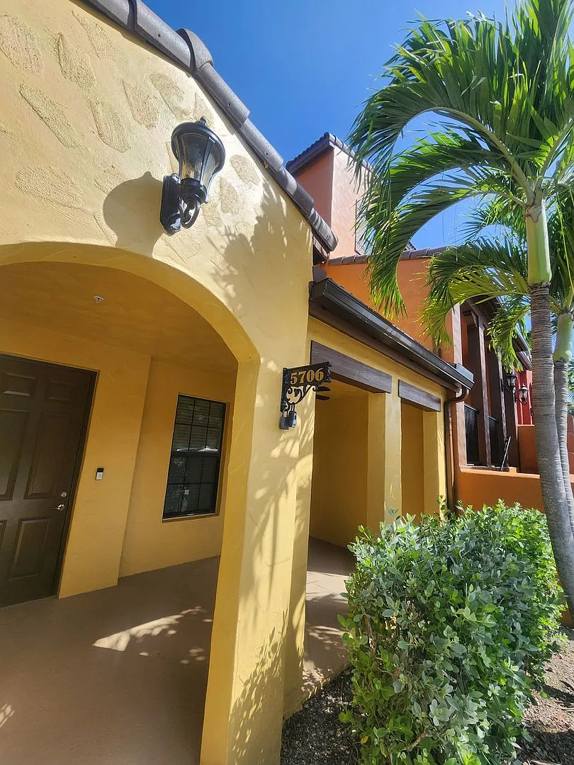 Resort-Style Living in Ole! 2BR/2.5BA Townhome with Garage Available Now for Annual Rental — Photo 3