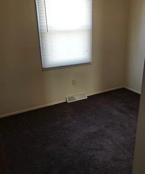 223-225 Edgewood Dr — Photo 11