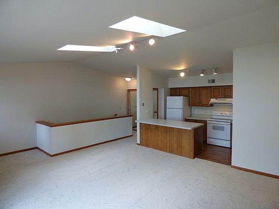5th image of 362 Pinewood Dr