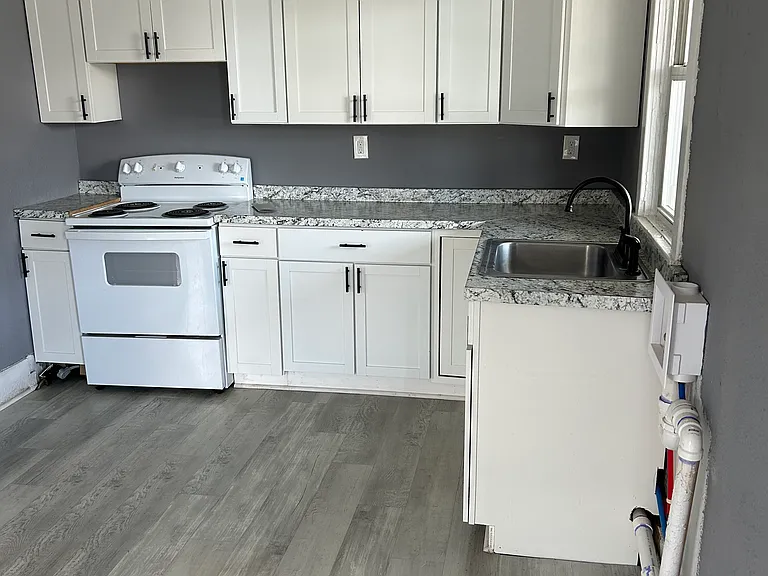 615-617 Fellows Ave #615 — Photo 2