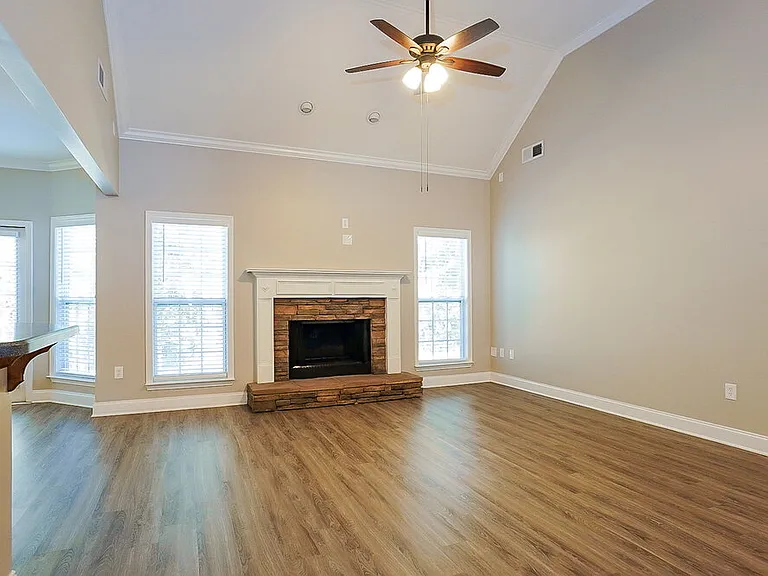 215 Village Park Dr — Photo 4
