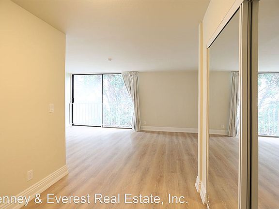 3rd image of 230 Wayne Ave APT 206