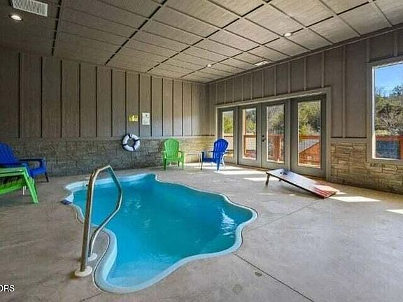 2nd image of 4521 Shangrila Way