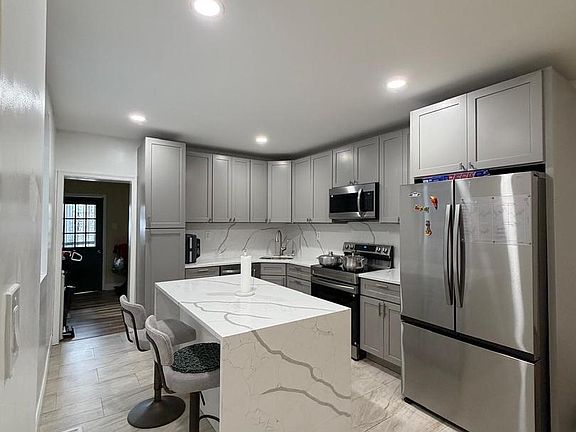 3rd image of 640 S 57th St