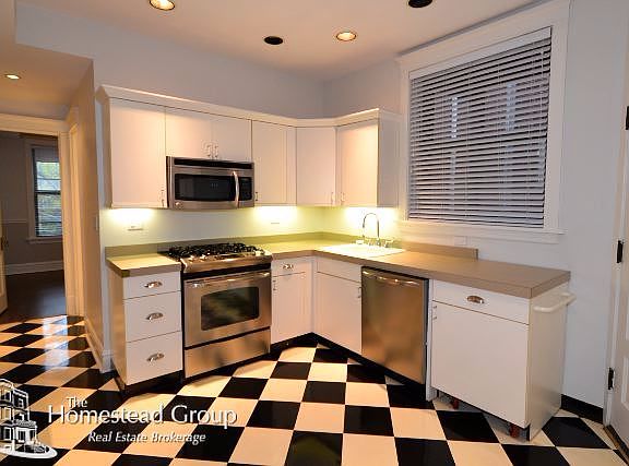 3rd image of 1940 W Berenice Ave #2SECONDF