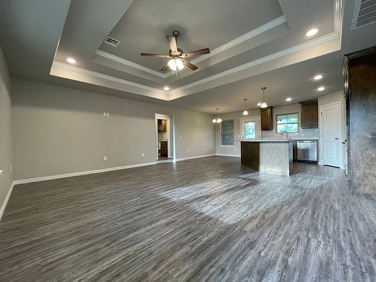32 Huntington Bch — Photo 1
