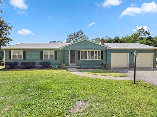 40 Central Ave, Attleboro, MA 02703