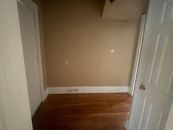 3rd image of 129 Linwood Ave