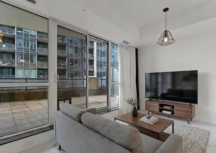51 E Liberty St #517 — Photo 2