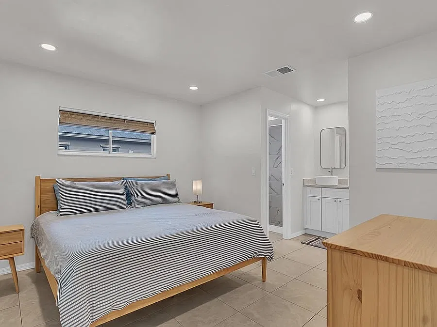 2 bed, 1100 sqft, $3,400 — Photo 4