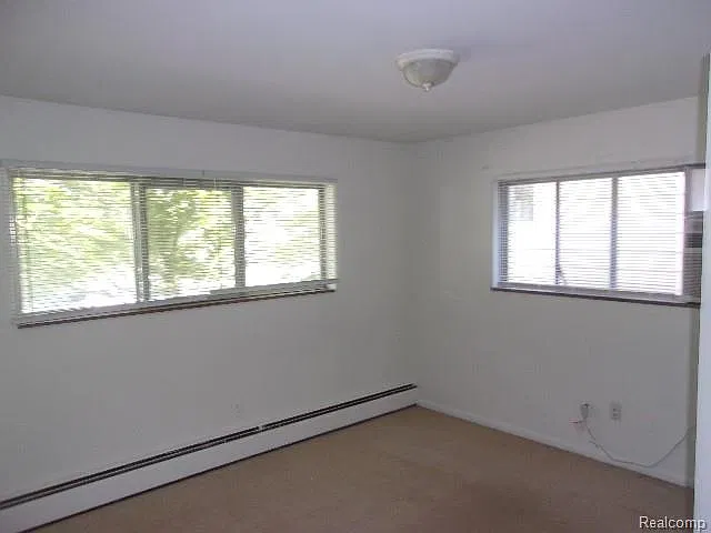 3 bed, 1.0 bath, 1100 sqft, $1,250 — Photo 4