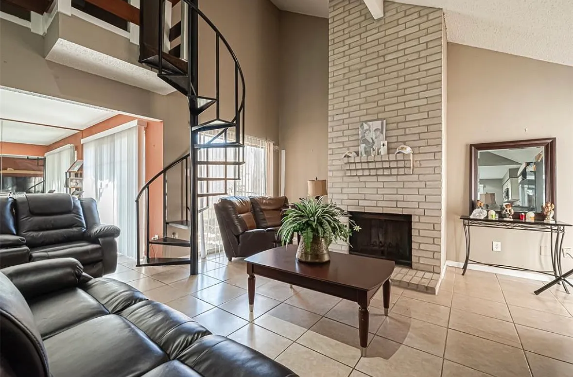 8706 Belle Glen Dr — Photo 2