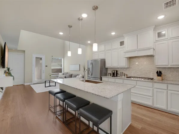 1016 Thomas Pl, Carrollton, TX 75006