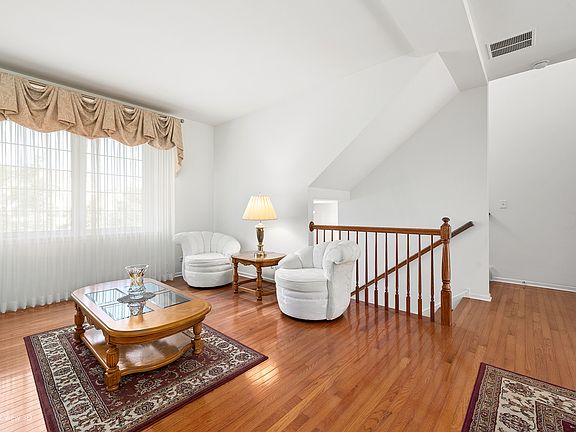 3rd image of 9421 W 141st St