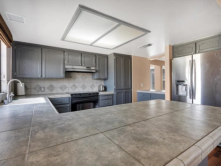 285 W Ash Ave — Photo 4