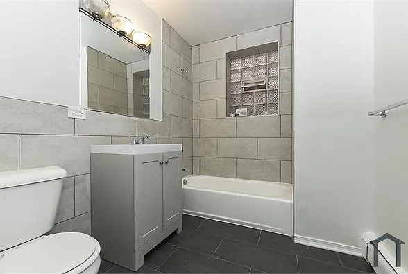 4420 S Michigan Ave #202 — Photo 3