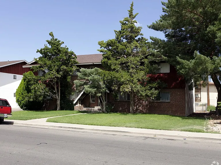1660 Moore Ave. — Photo 14